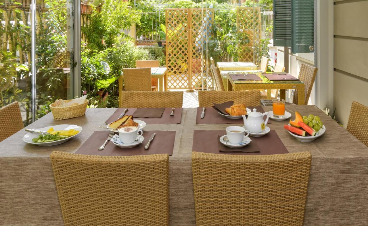 Hotel Vittoria Viareggio Esterno foto