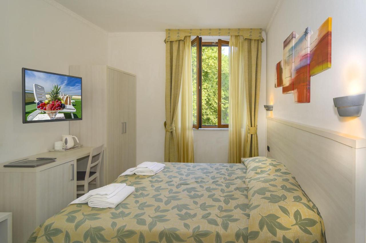 Hotel Vittoria Viareggio Esterno foto
