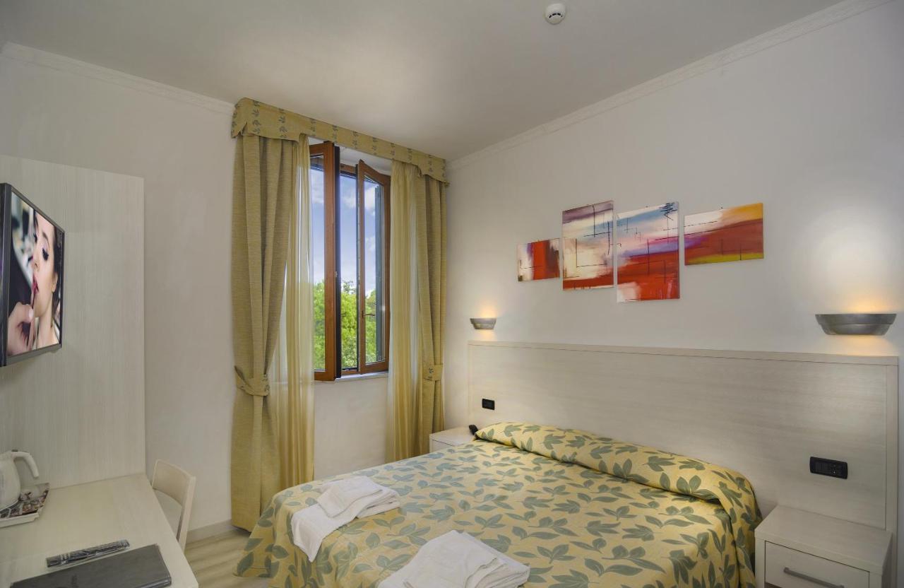 Hotel Vittoria Viareggio Esterno foto