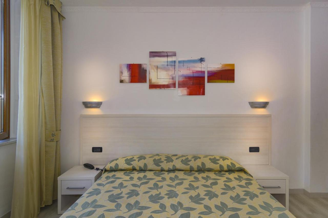 Hotel Vittoria Viareggio Esterno foto