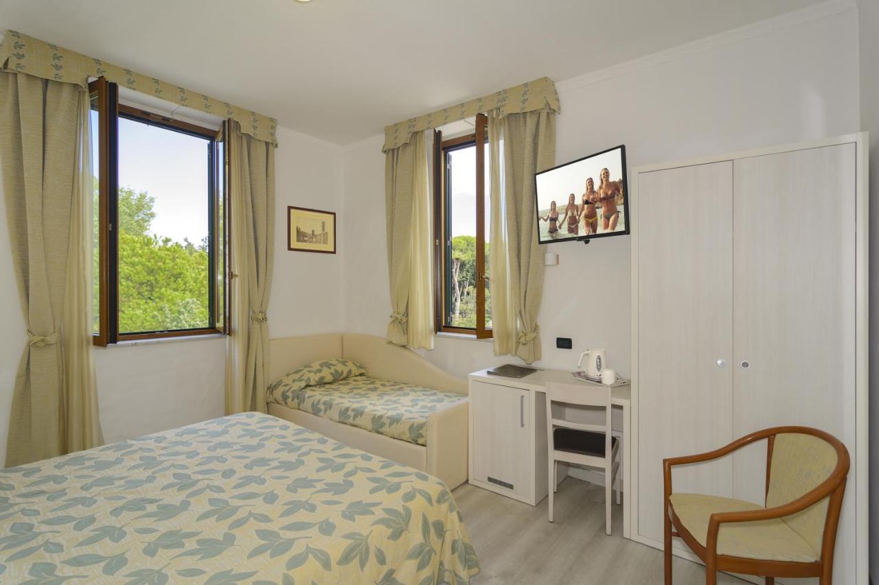 Hotel Vittoria Viareggio Esterno foto