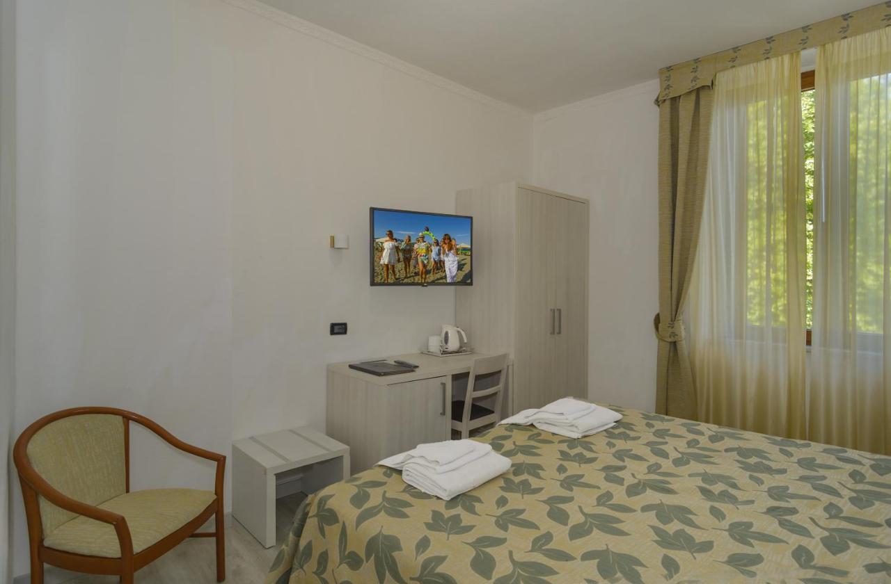 Hotel Vittoria Viareggio Esterno foto