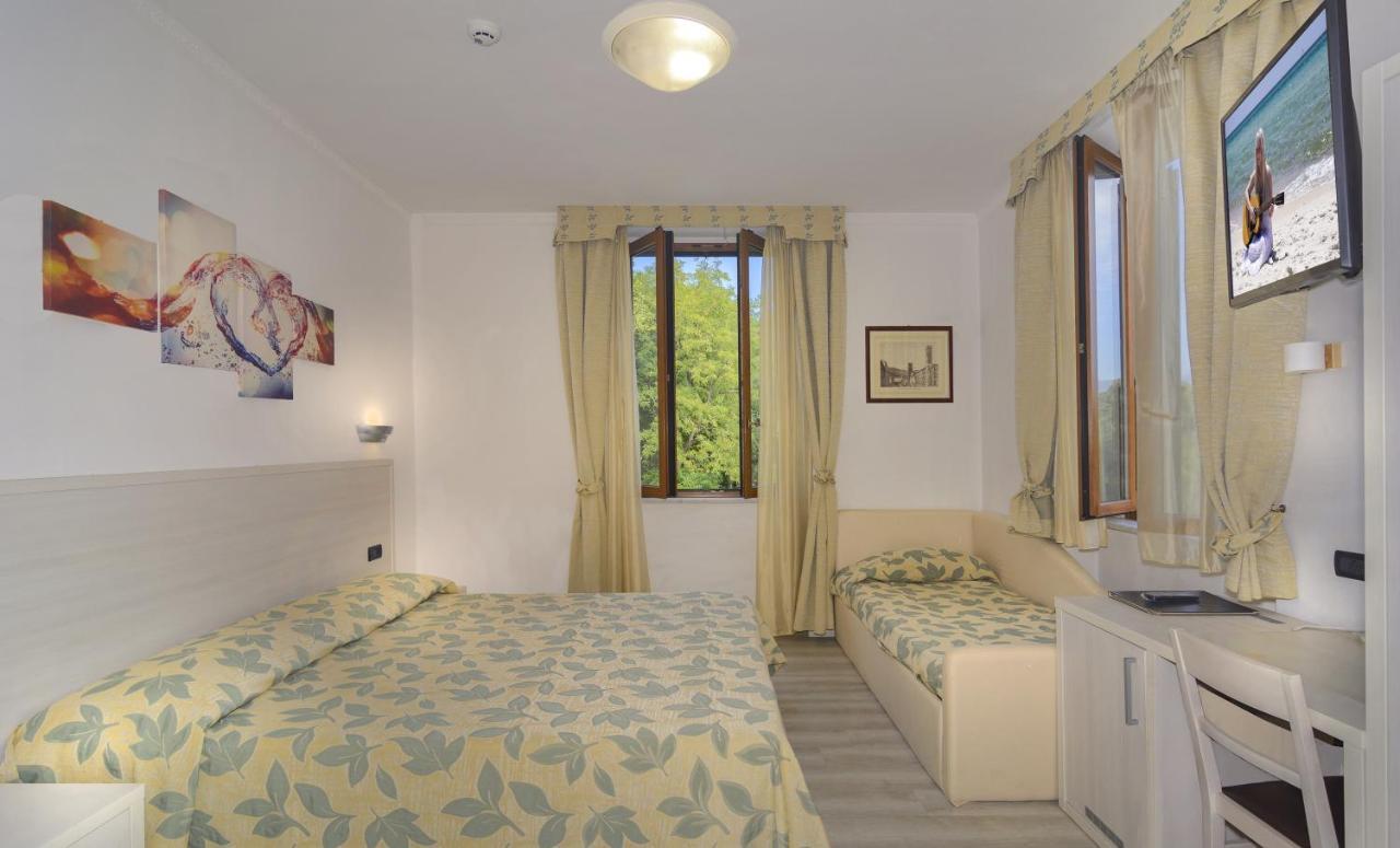 Hotel Vittoria Viareggio Esterno foto