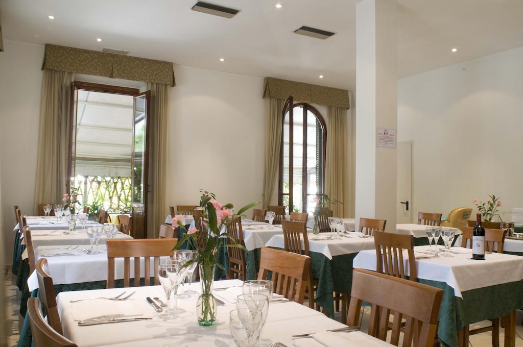 Hotel Vittoria Viareggio Esterno foto