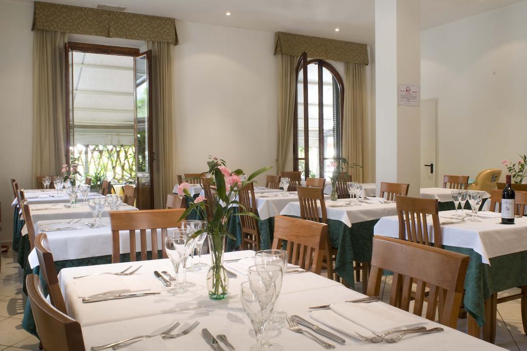Hotel Vittoria Viareggio Esterno foto
