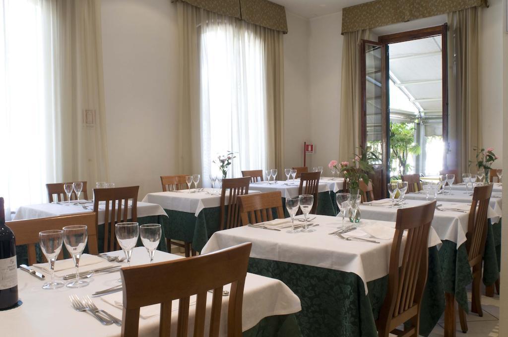 Hotel Vittoria Viareggio Esterno foto