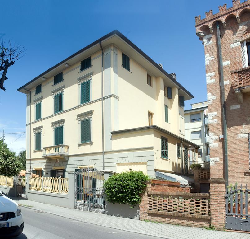 Hotel Vittoria Viareggio Esterno foto