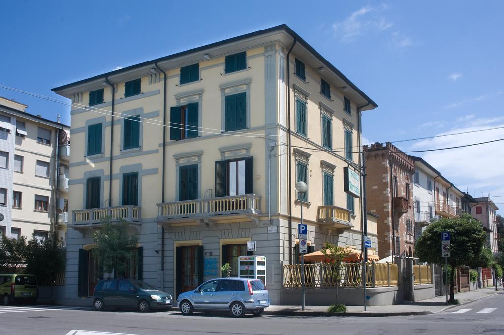 Hotel Vittoria Viareggio Esterno foto