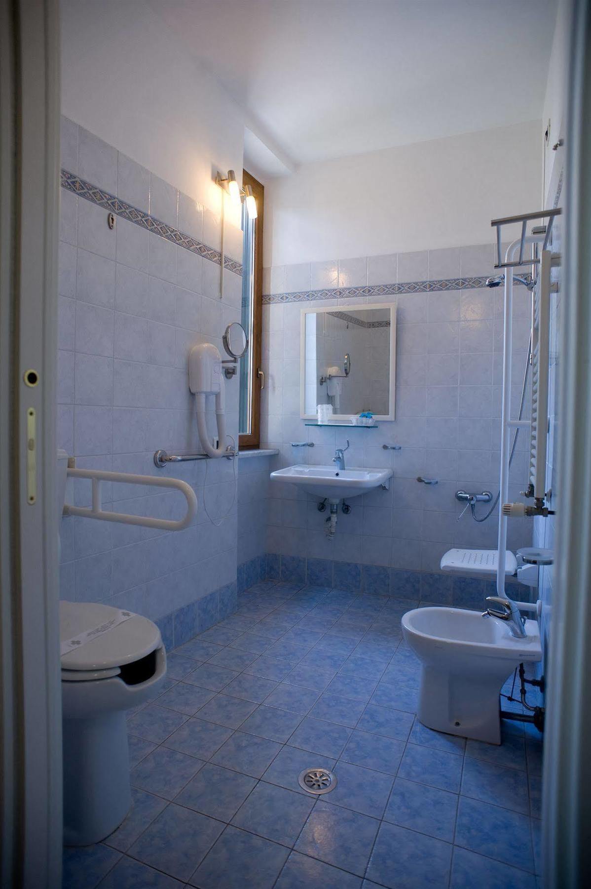 Hotel Vittoria Viareggio Esterno foto