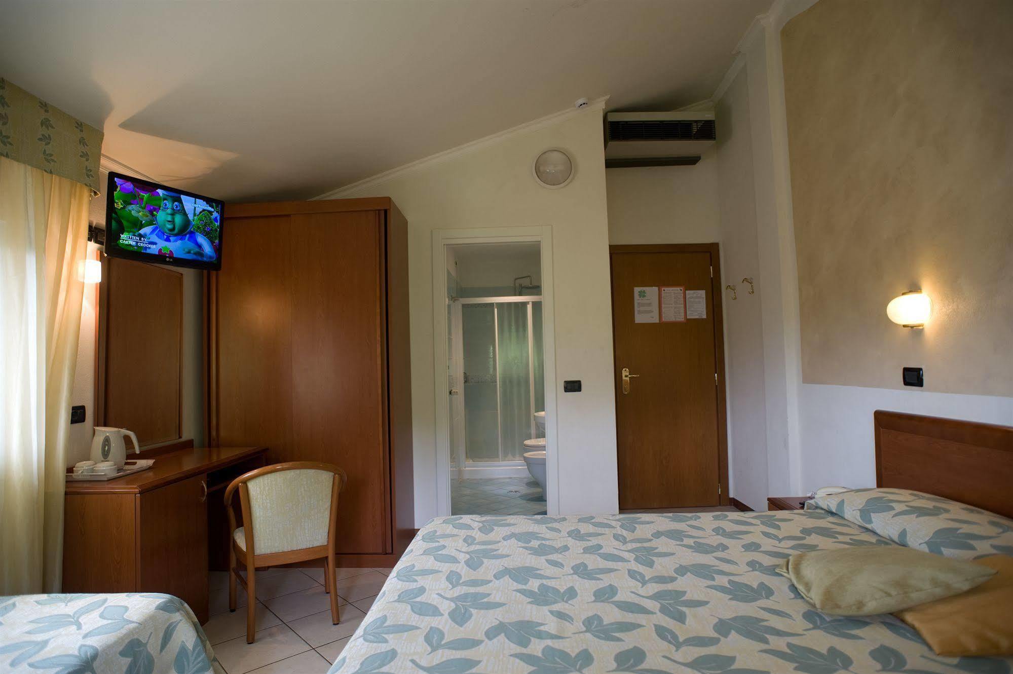 Hotel Vittoria Viareggio Esterno foto