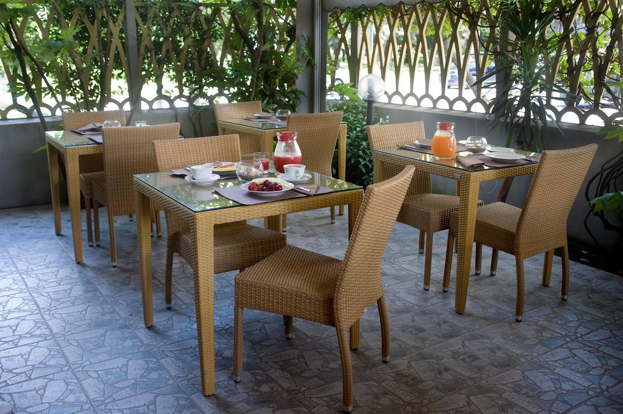 Hotel Vittoria Viareggio Esterno foto