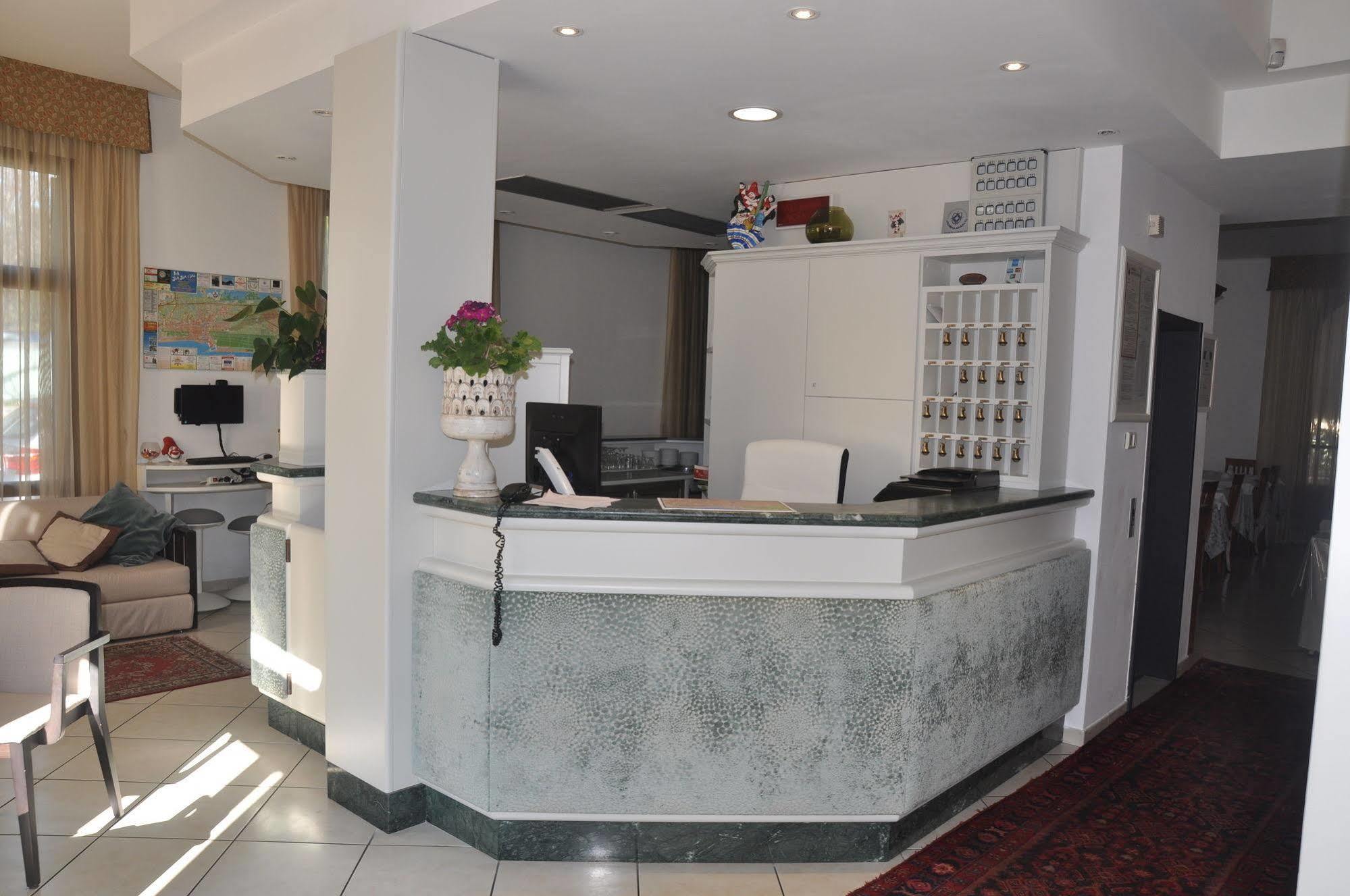 Hotel Vittoria Viareggio Esterno foto