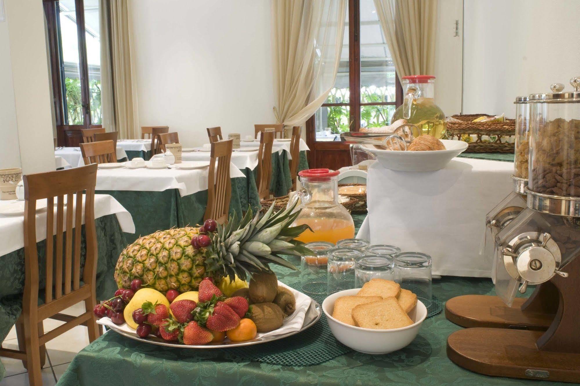Hotel Vittoria Viareggio Esterno foto