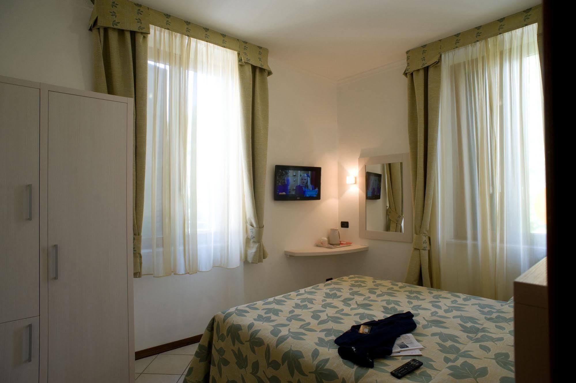 Hotel Vittoria Viareggio Esterno foto