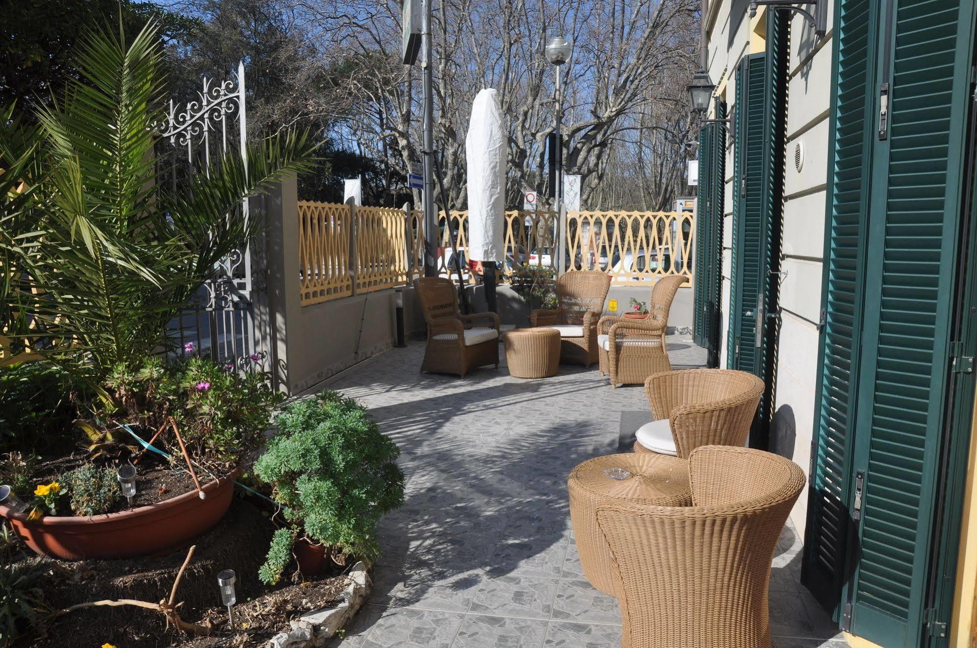 Hotel Vittoria Viareggio Esterno foto